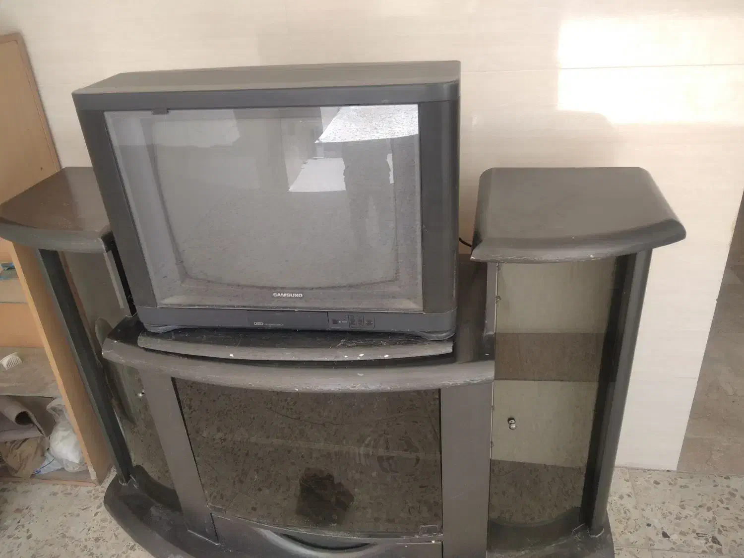 فروش فوری تلویزیون رنگی ۲۱اینچ|تلویزیون و پروژکتور|اصفهان, جاوان|دیوار