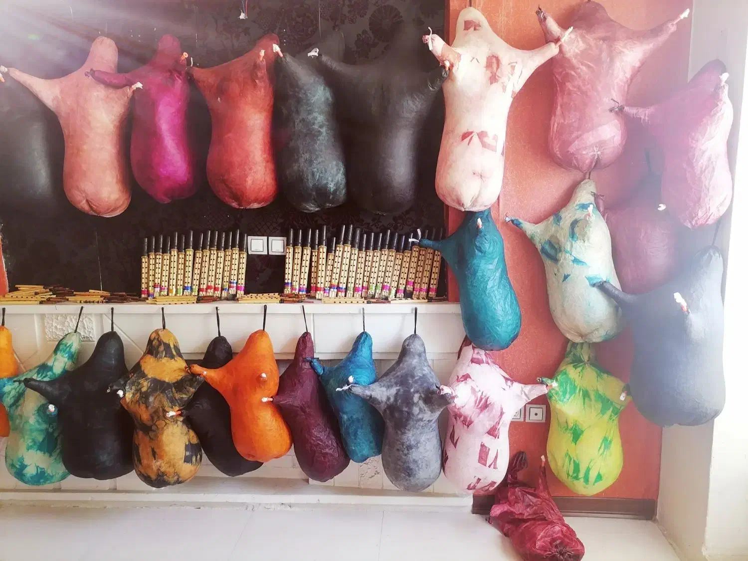 اصفهان انبان نی|سازهای بادی|اصفهان, باغ فردوس|دیوار