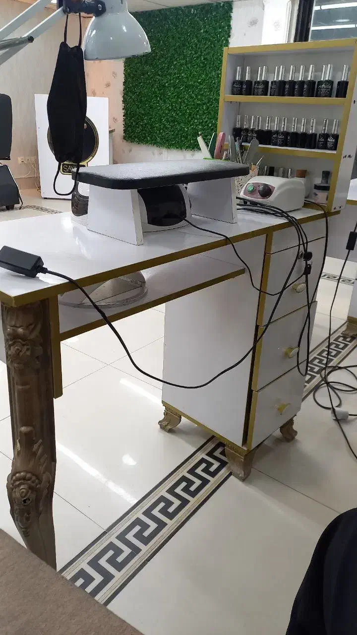 میز ناخن|آرایشگاه و سالن‌های زیبایی|بروجرد, |دیوار