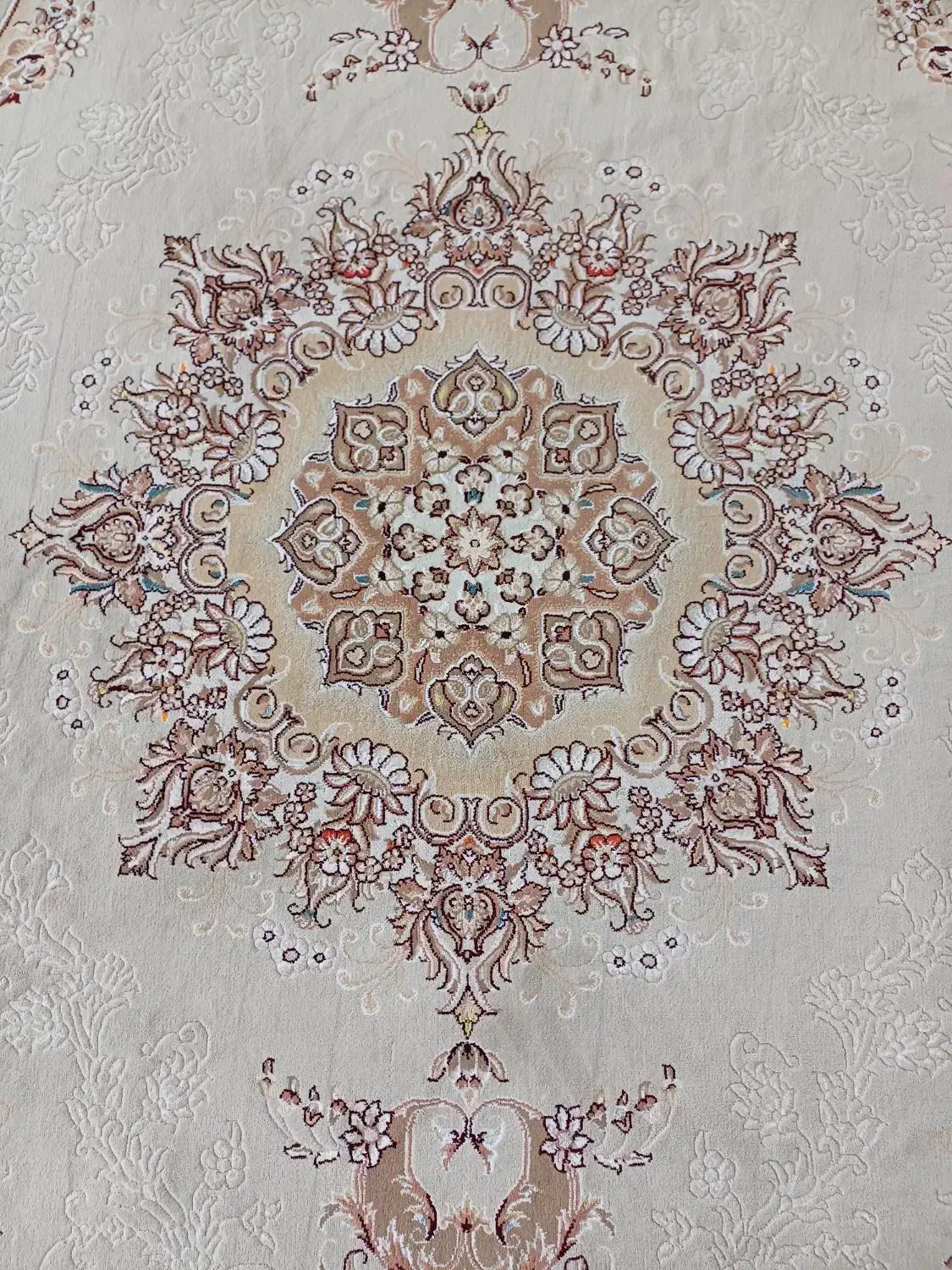 فرش ۹ متری فرهی گل برجسته در حدنو|فرش|ساری, |دیوار