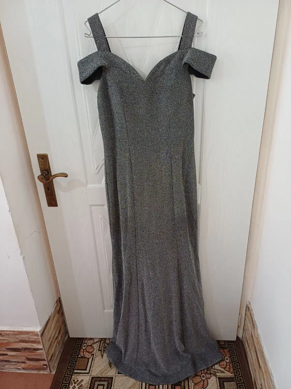 لباس مجلسی|لباس|شیراز, کوشک میدان|دیوار