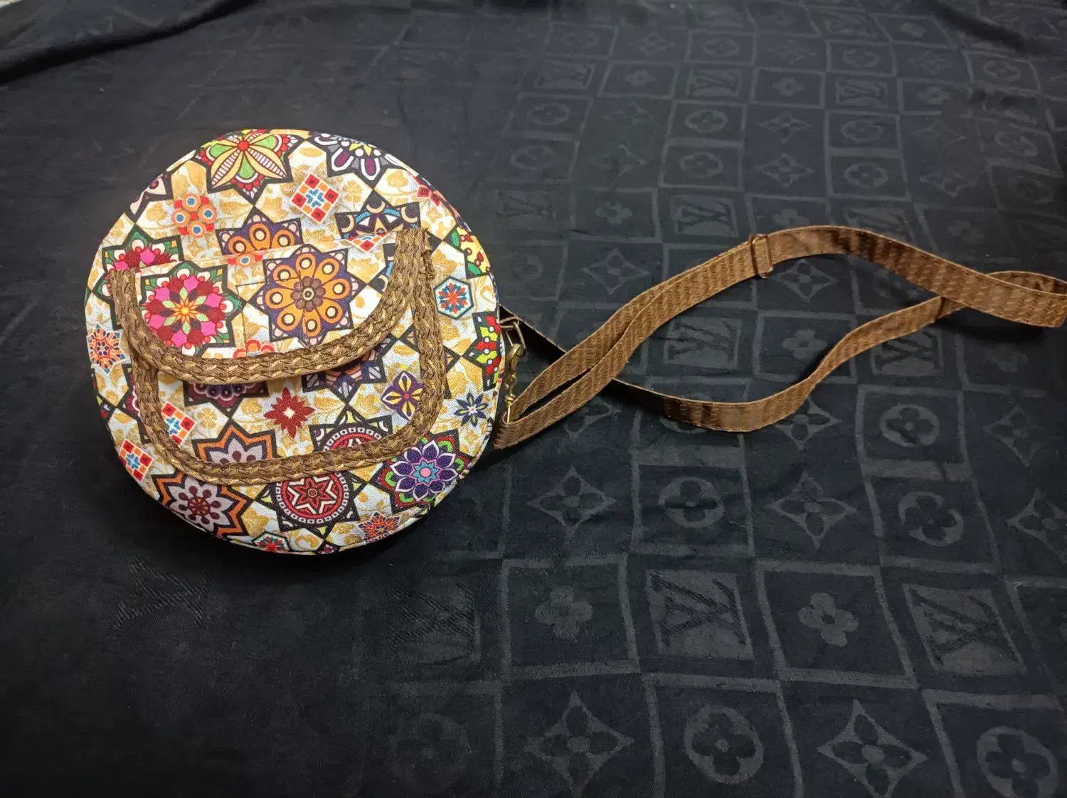 کیف دوشی گرد سنتی بند بلند|کیف، کفش، کمربند|قوچان, |دیوار