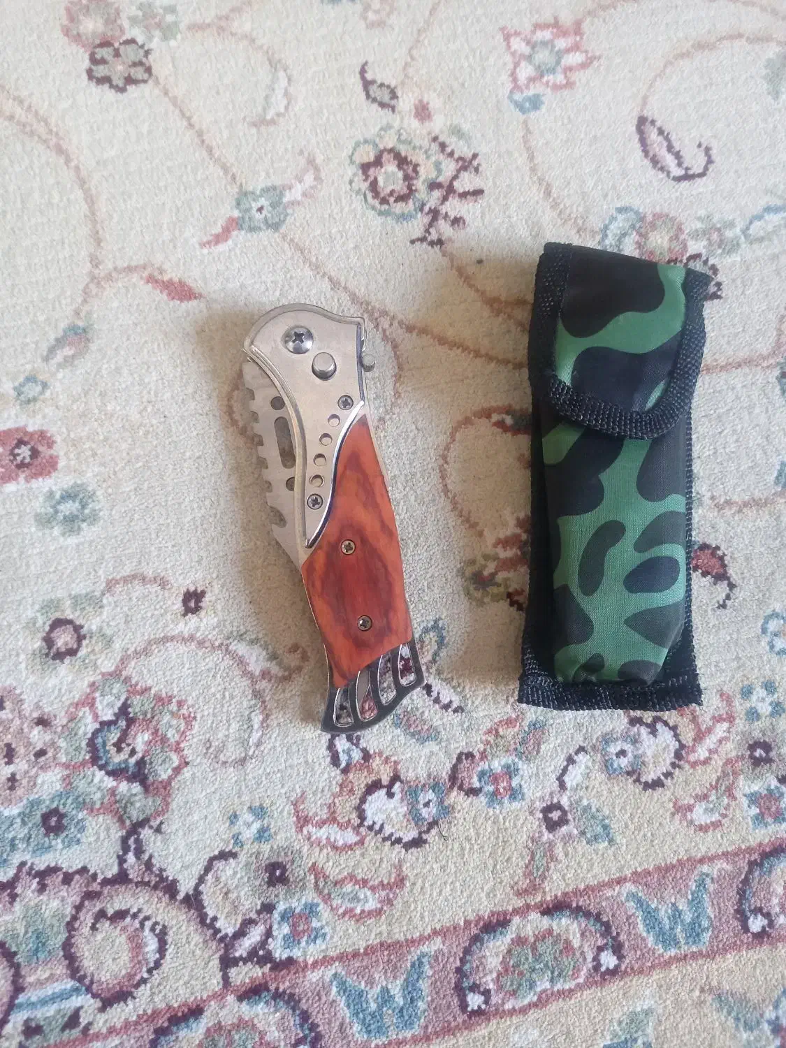 چاقوی ضامن دار کاملا نو  و اندازه بزرگ|کوهنوردی و کمپینگ|بیرجند, |دیوار