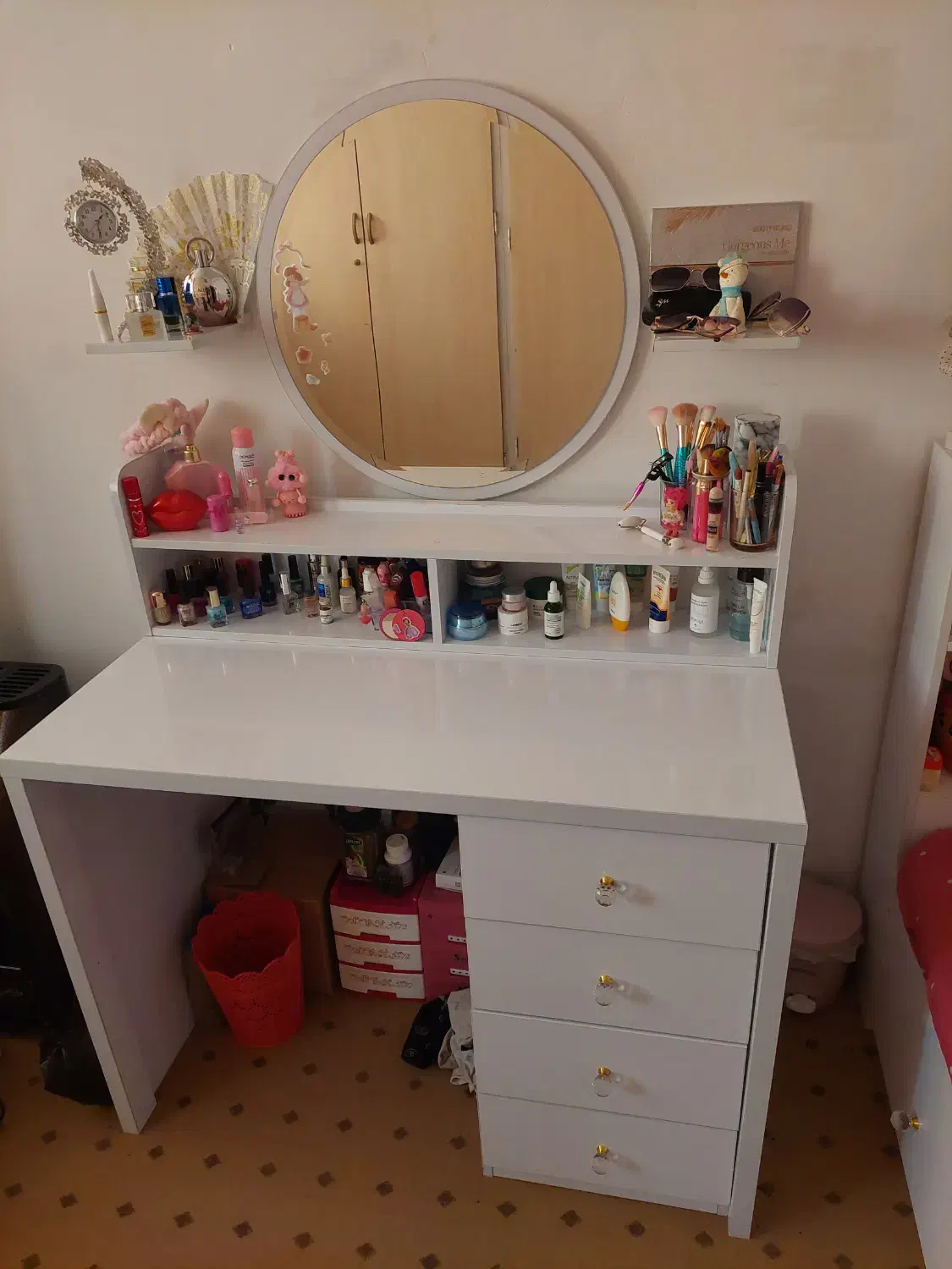 تخت و میز ارایشی|تخت و سرویس خواب|قم, زنبیل آباد|دیوار