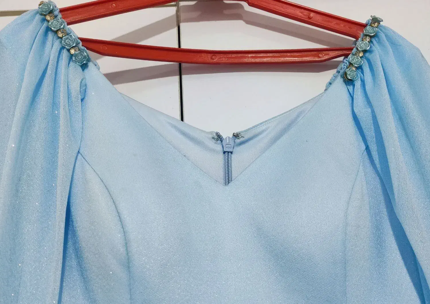 لباس مجلسی|لباس|قم, حکمت شمالی|دیوار