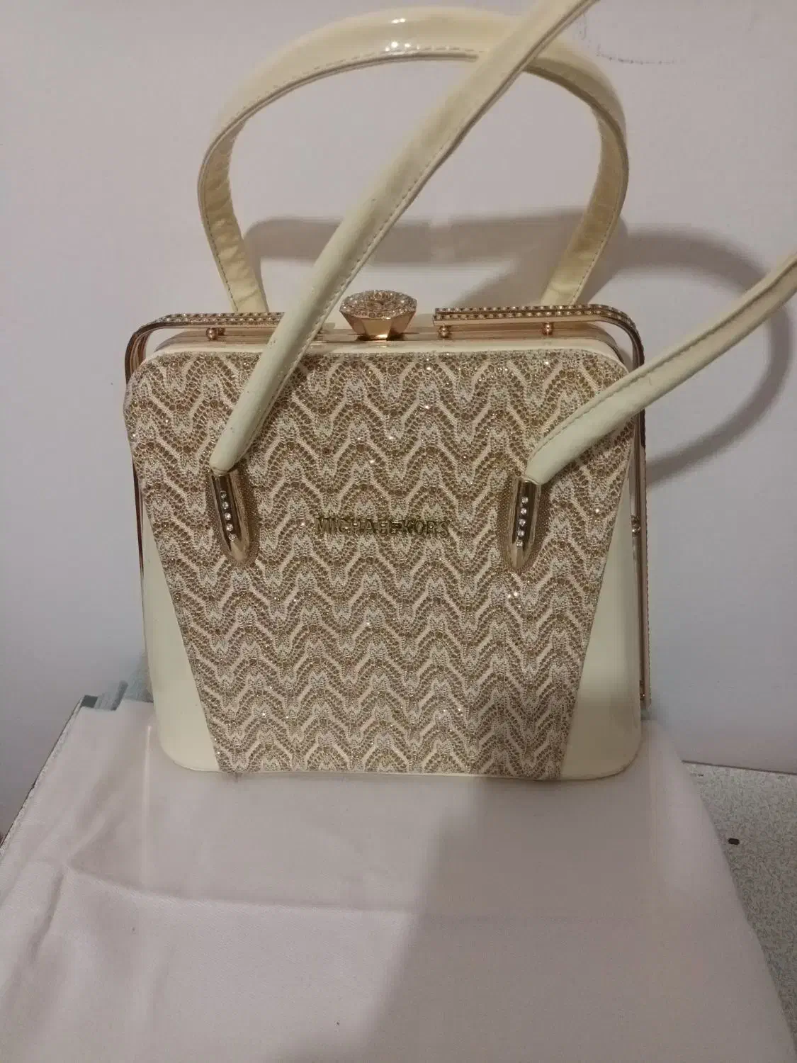 کیف مجلسی|کیف، کفش، کمربند|خوی, |دیوار