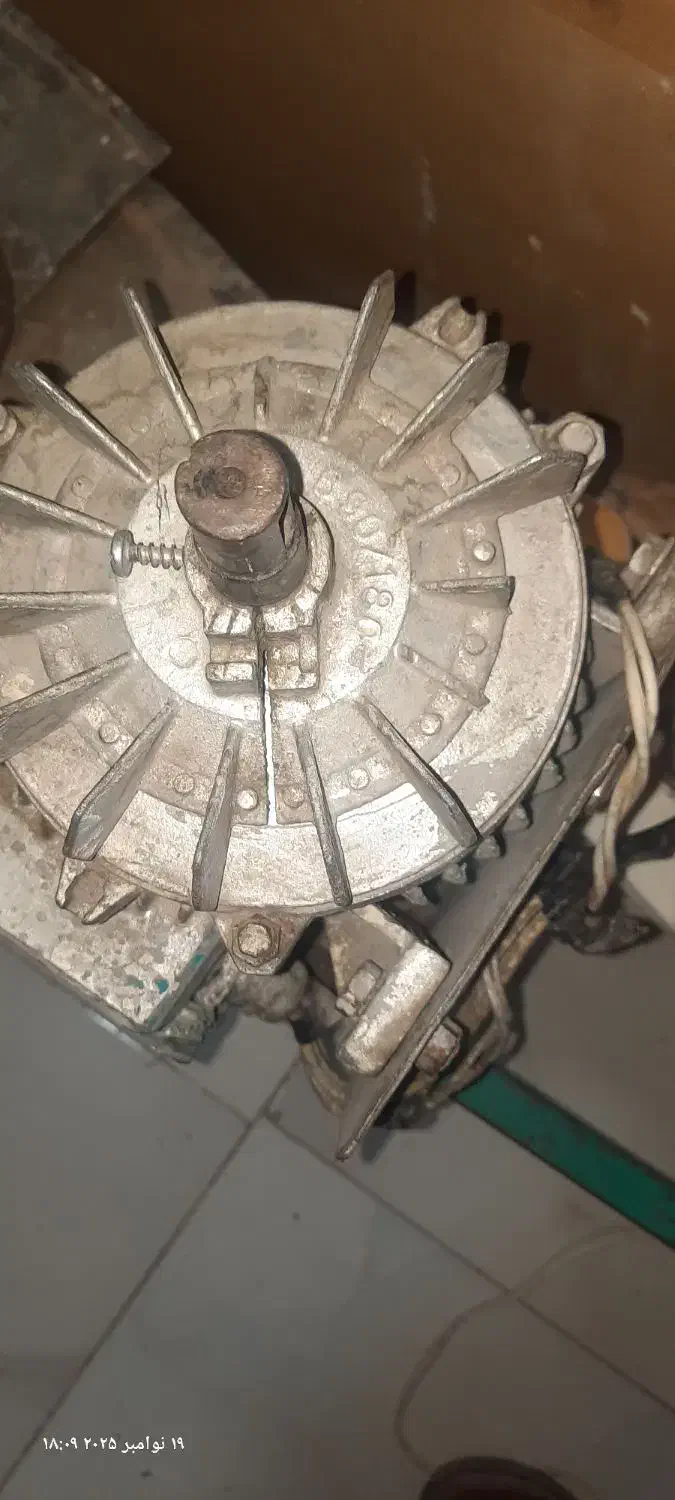 همزن (دینام)|خردکن، آسیاب، غذاساز|اندیکا, |دیوار