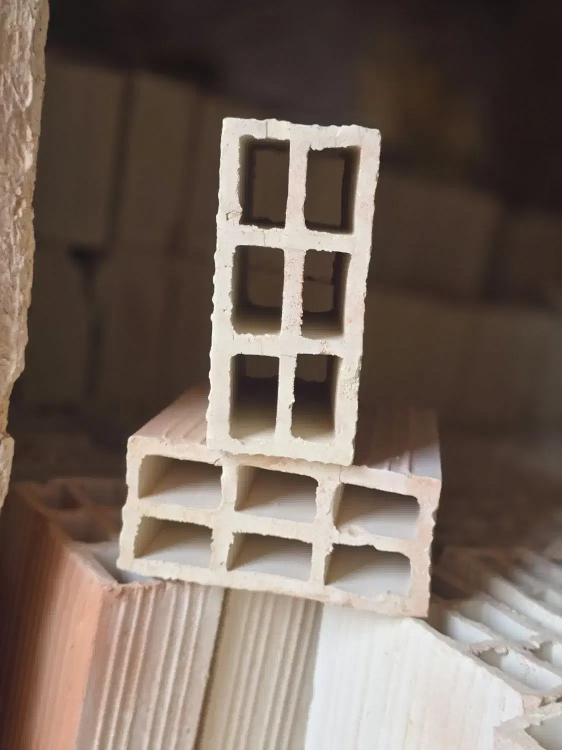 آجر تیغه ۱۵ و ۱۰ اجر گری قمیری اجر ۳سوراخ گری|عمدهفروشی|زابل, |دیوار