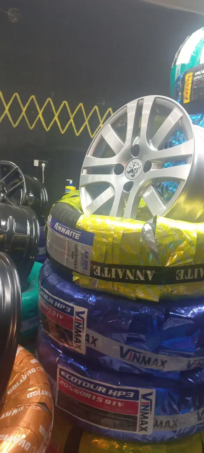 کارگر ساده در لاستیک فروشی|استخدام خدمات فروشگاه و رستوران|کرج, حاجی آباد|دیوار