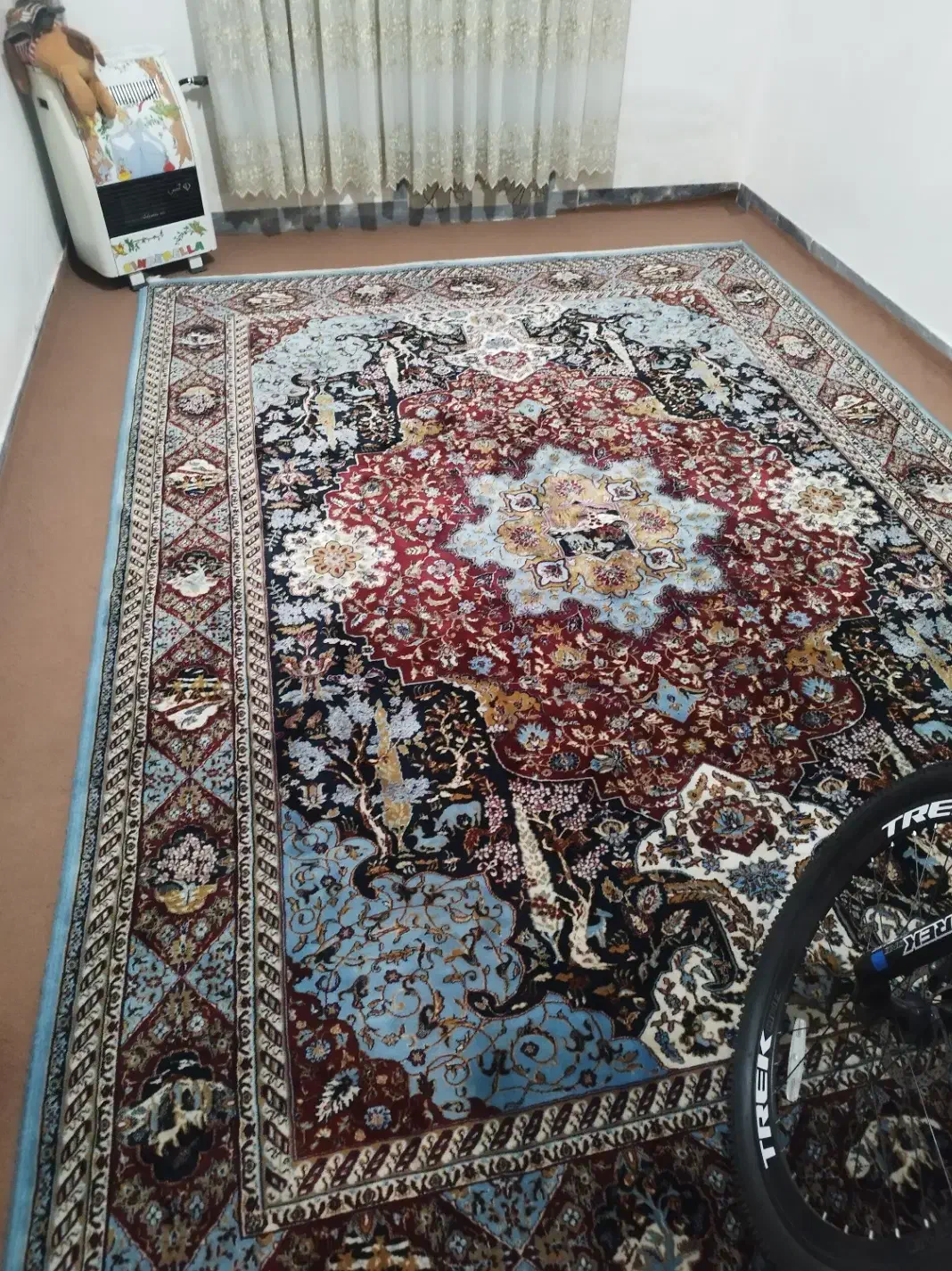 دو عدد فرش دو نیم در سه نیم|فرش|بوکان, |دیوار