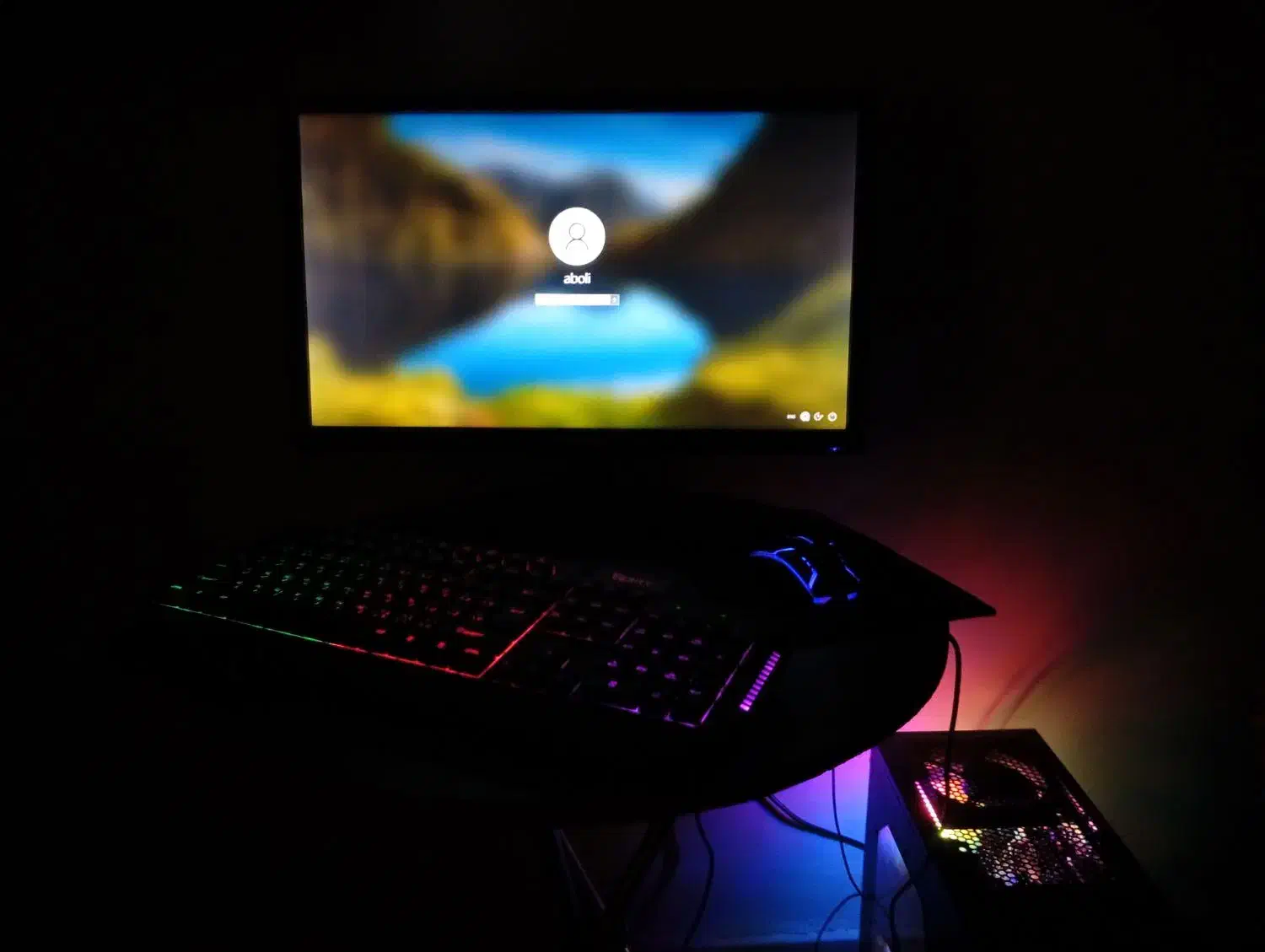 کیس گیمینگ|رایانه رومیزی|چهارباغ, |دیوار