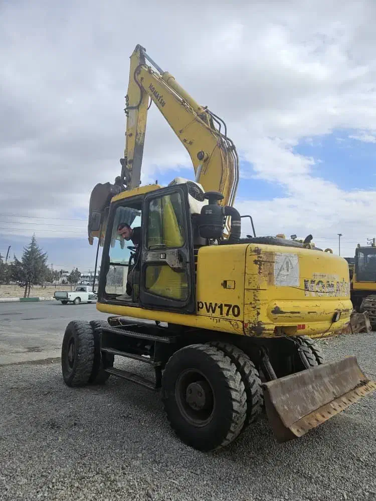 بیل لاستیکی کوماتسو ۱۳۰|خودرو سنگین|تهران, بلوار کشاورز|دیوار