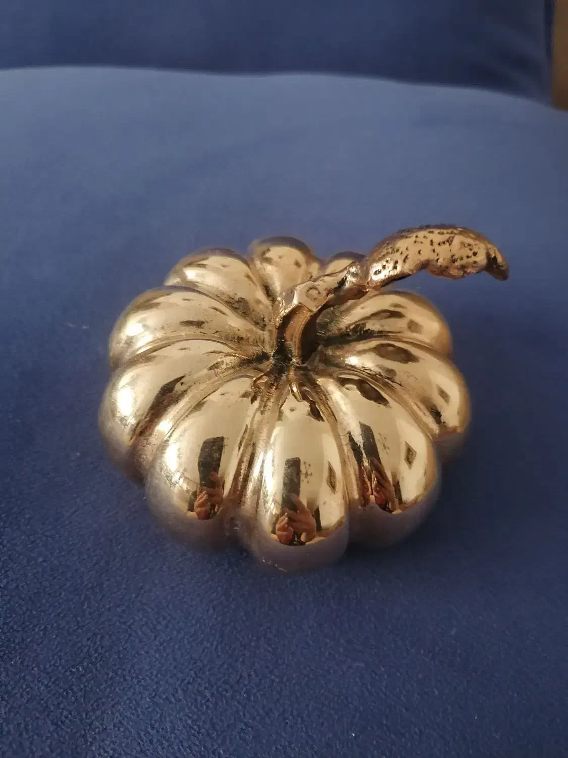 کدو حلوایی برنزی در دو شکل ساده و هالوینی|مجسمه، تندیس، ماکت|پردیس, فاز ۳|دیوار