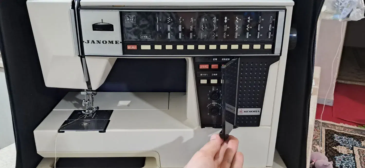 چرخ خیاطی ژانومه ۲۰۰۱. در حد آک|چرخ خیاطی و ریسندگی|امیدیه, |دیوار