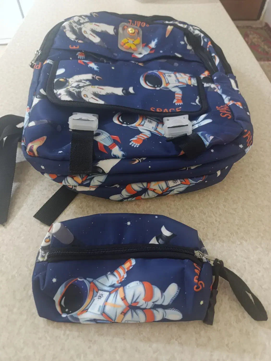 کیف مدرسه نوع نوع|کیف، کفش، کمربند|خوی, |دیوار