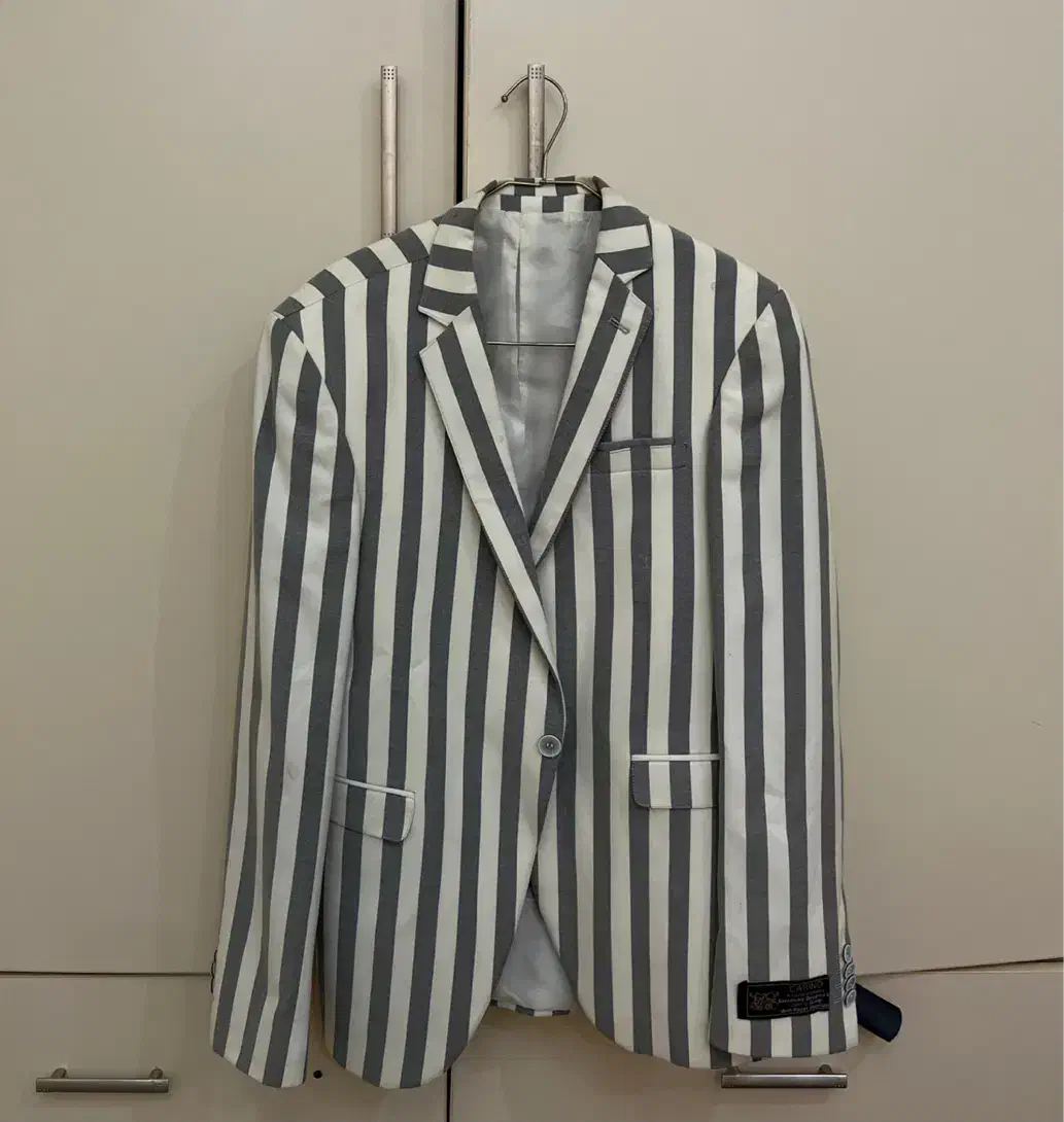 کت تک|لباس|سبزوار, قصبه اب یمین|دیوار