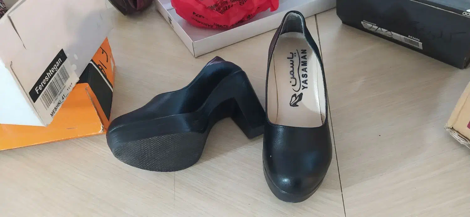 تعدادی کفش و صندل و بوت واقعا خاص|کیف، کفش، کمربند|شیراز, دینکان|دیوار