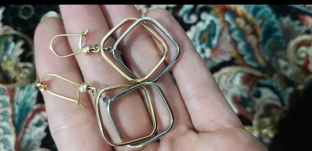 کیف مدارک و طلاهامو ازم دزدیدن|اشیا|تهران, تهرانسر شرقی|دیوار