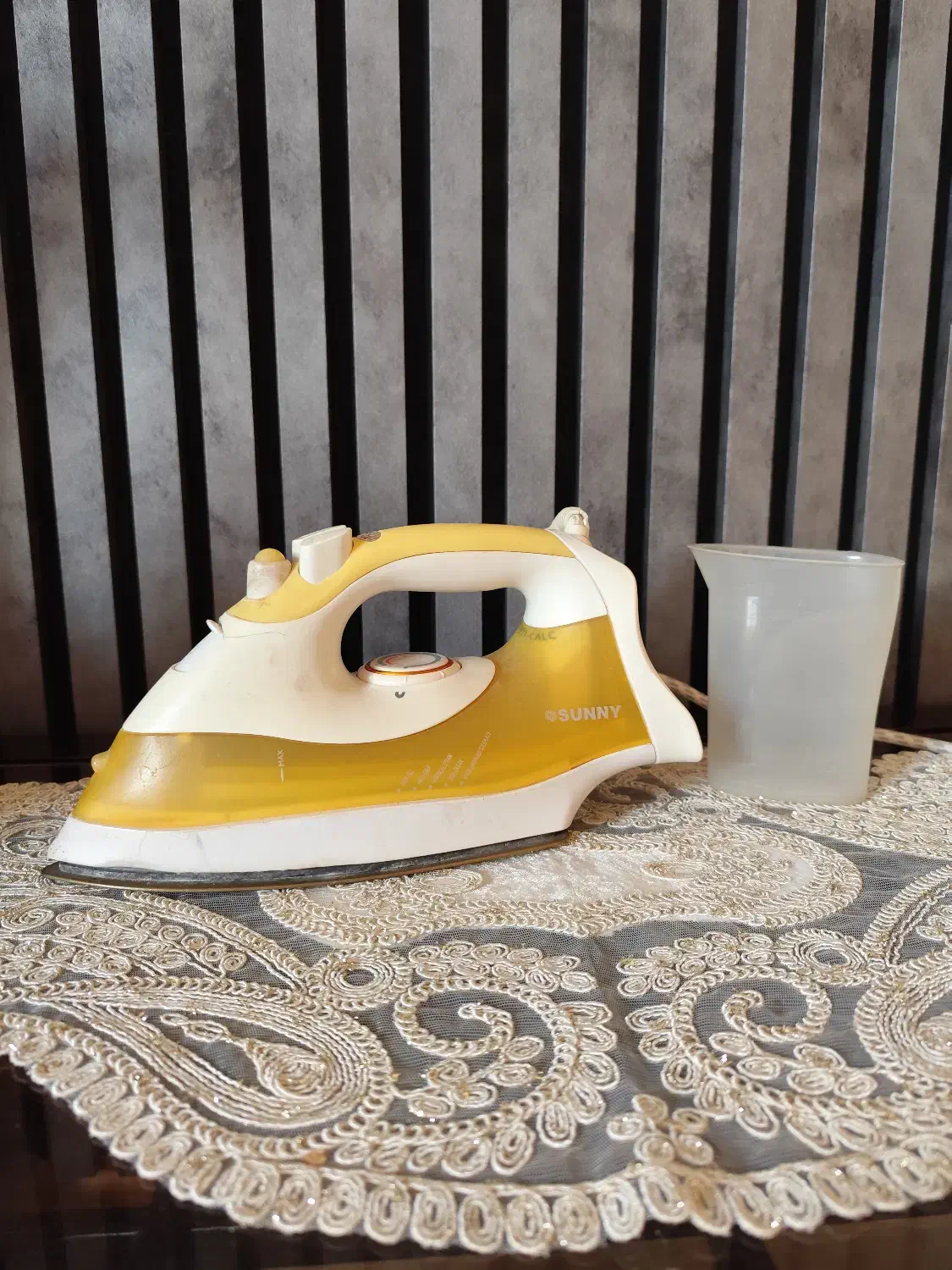 اتو بخار به همراه میز اتو|اتو و لوازم اتو|آستانه اشرفیه, |دیوار