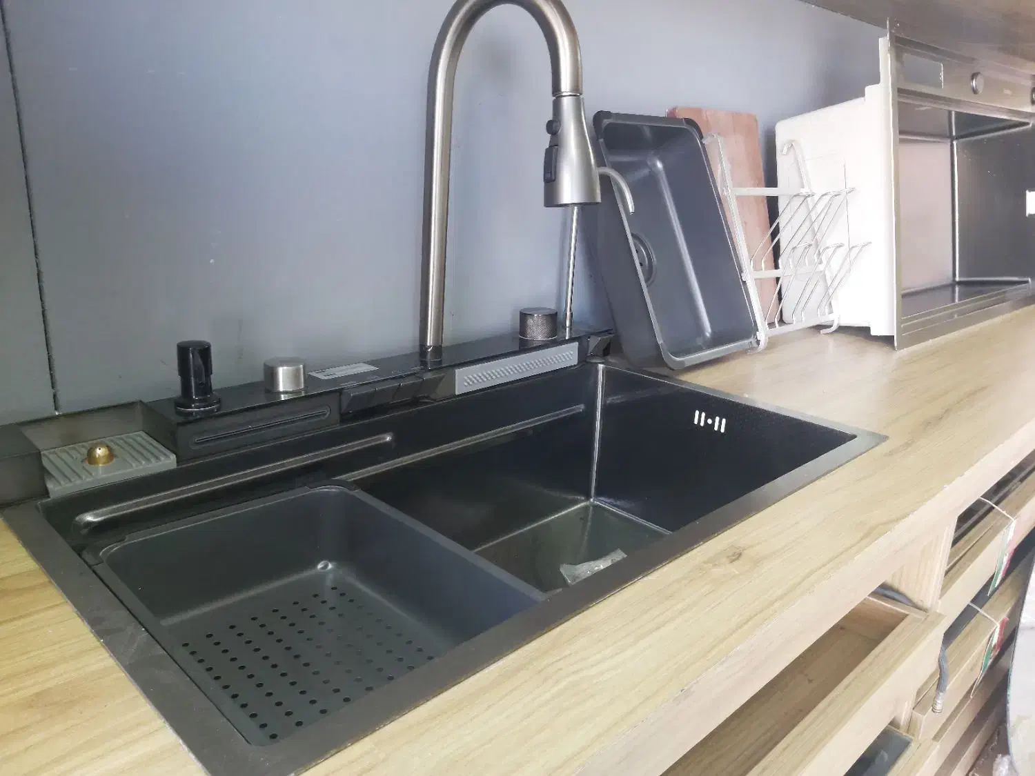 نیروی آقا|استخدام خدمات فروشگاه و رستوران|قزوین, |دیوار