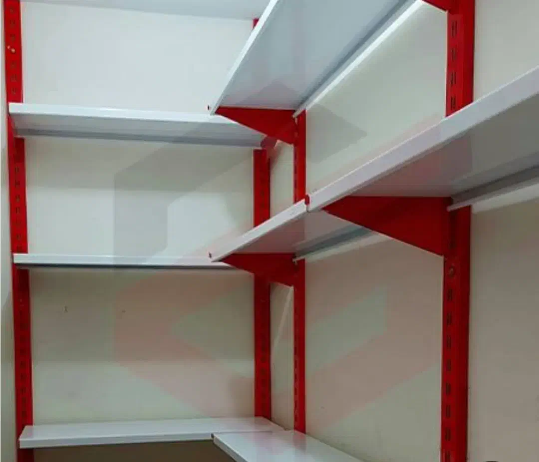 یک عدد ویترین نو قرمز رنگ ۱مترنیم به فروش میرسد|فروشگاه و مغازه|کوهدشت, |دیوار