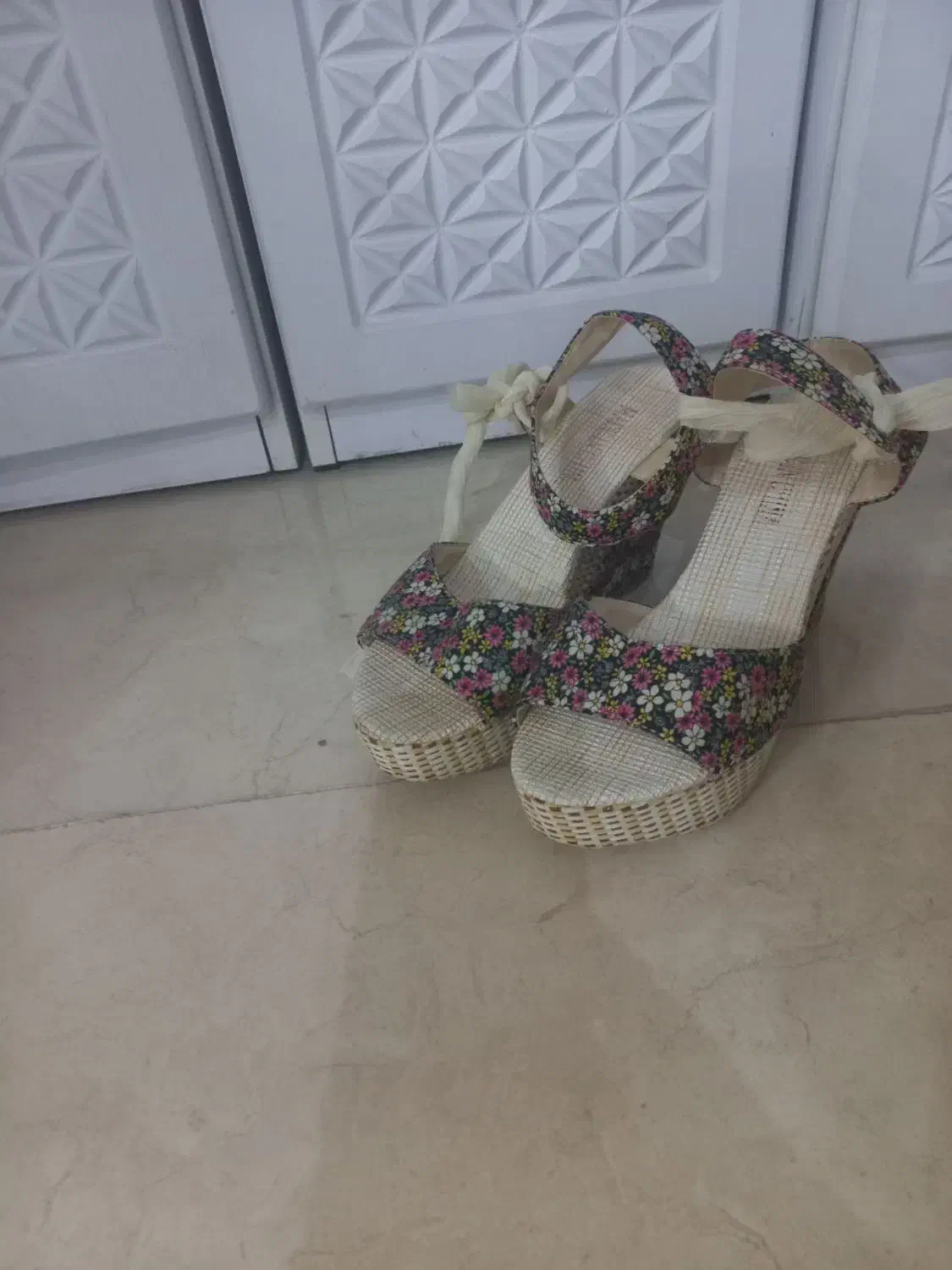 کفش|کیف، کفش، کمربند|جهرم, |دیوار