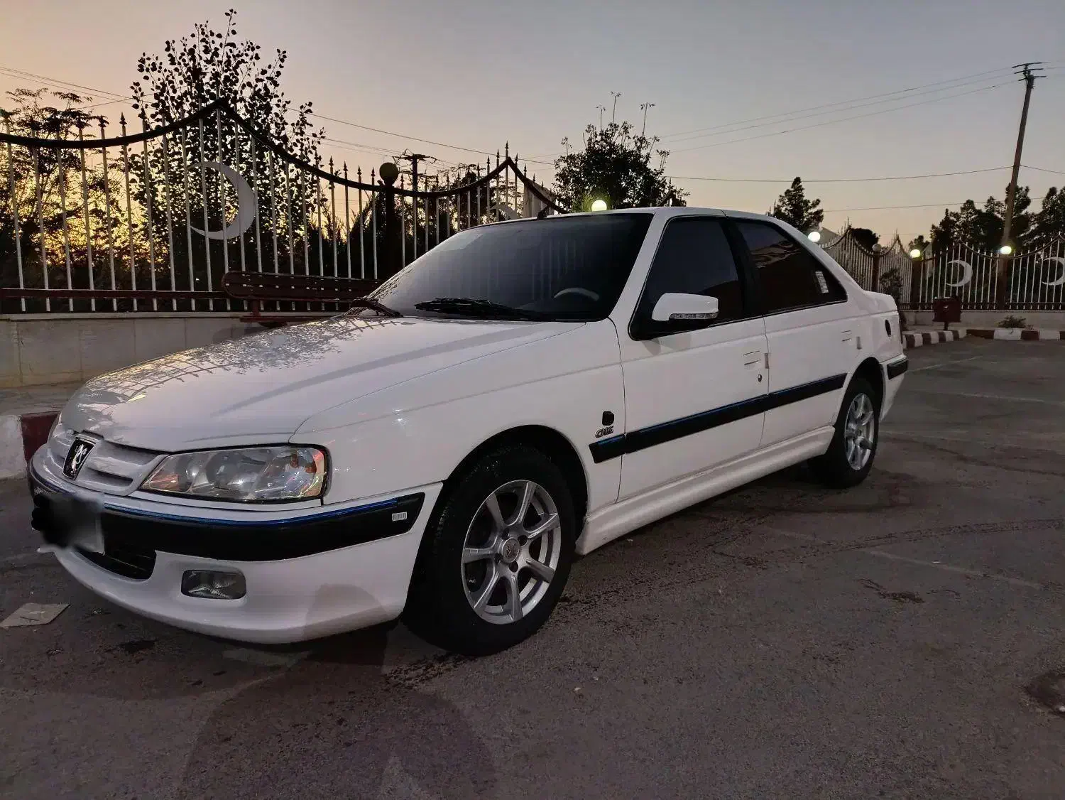 پژو پارس دو گانه فابریک ۹۸در حد|خودرو سواری و وانت|شاهینشهر, شهرک صنعتی|دیوار