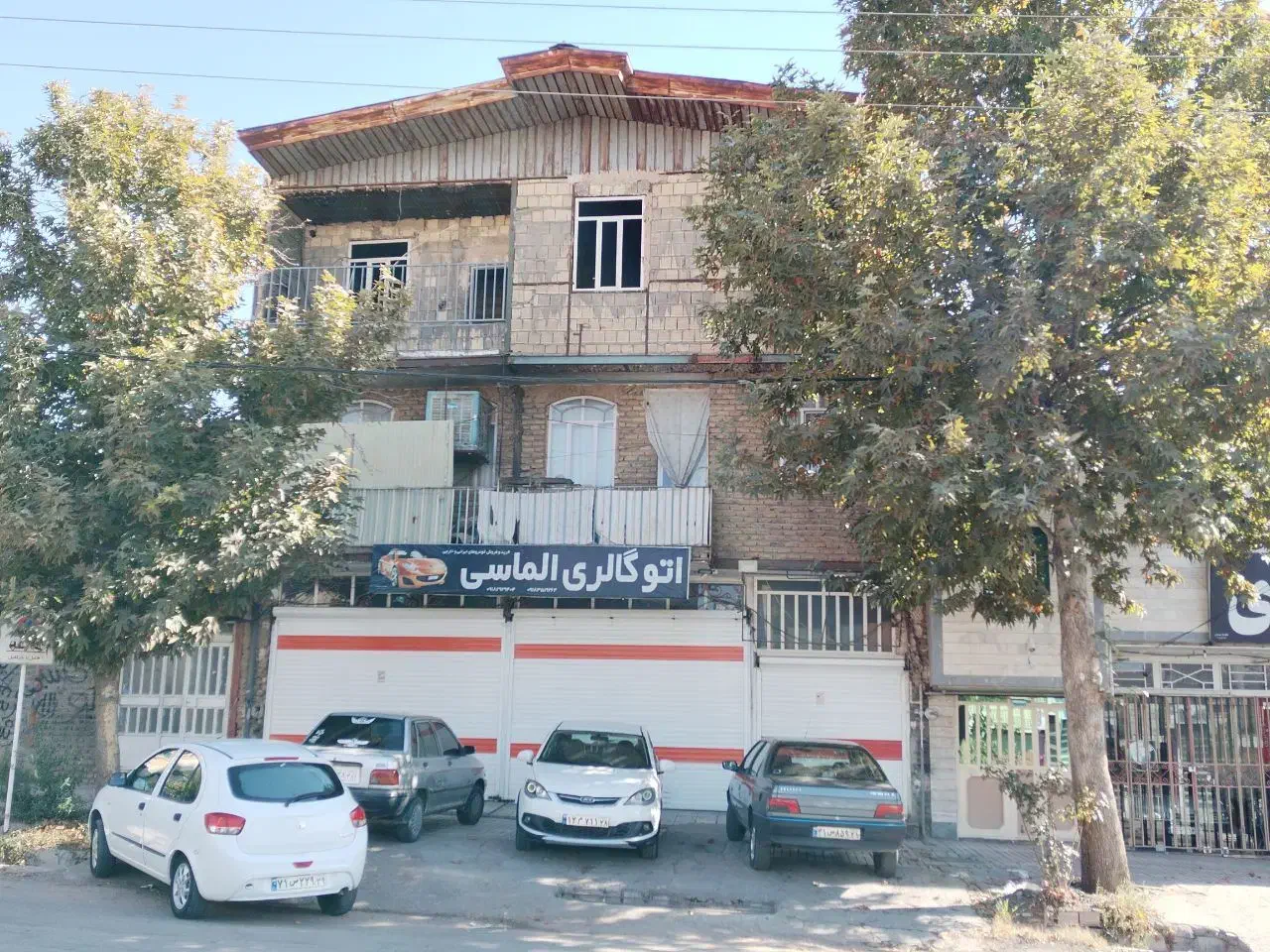 فروش ۱۱۰ مترتجاری نمایشگاه و ۲۶۰ متر مسکونی|فروش آپارتمان|نهاوند, |دیوار