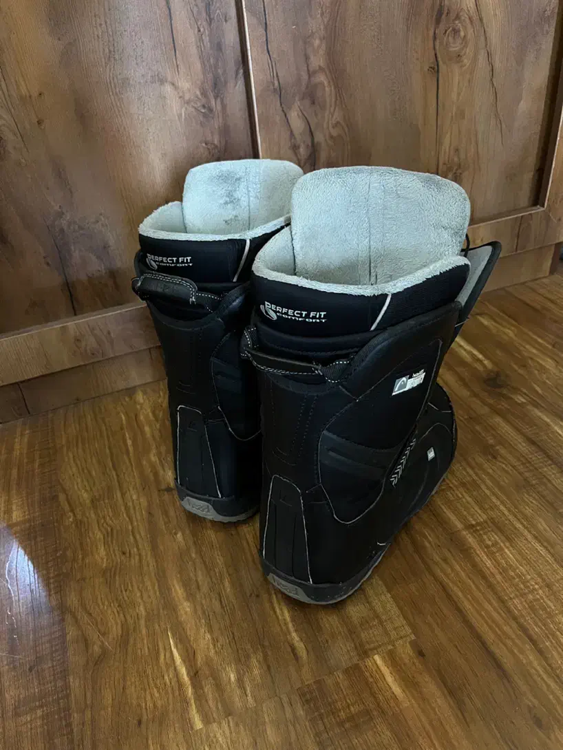 بوت اسنو برد هد head|ورزش‌های زمستانی|پاکدشت, پاکدشت (مامازند)|دیوار