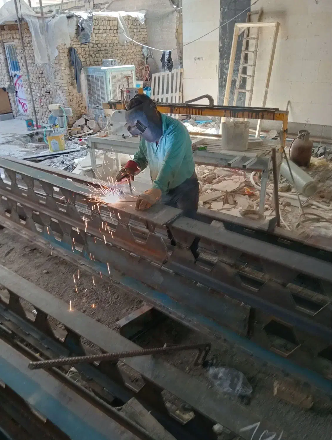 جوشکاری اسکلت خورده کاری|خدمات پیشه و مهارت|مشهد, کوه سنگی|دیوار