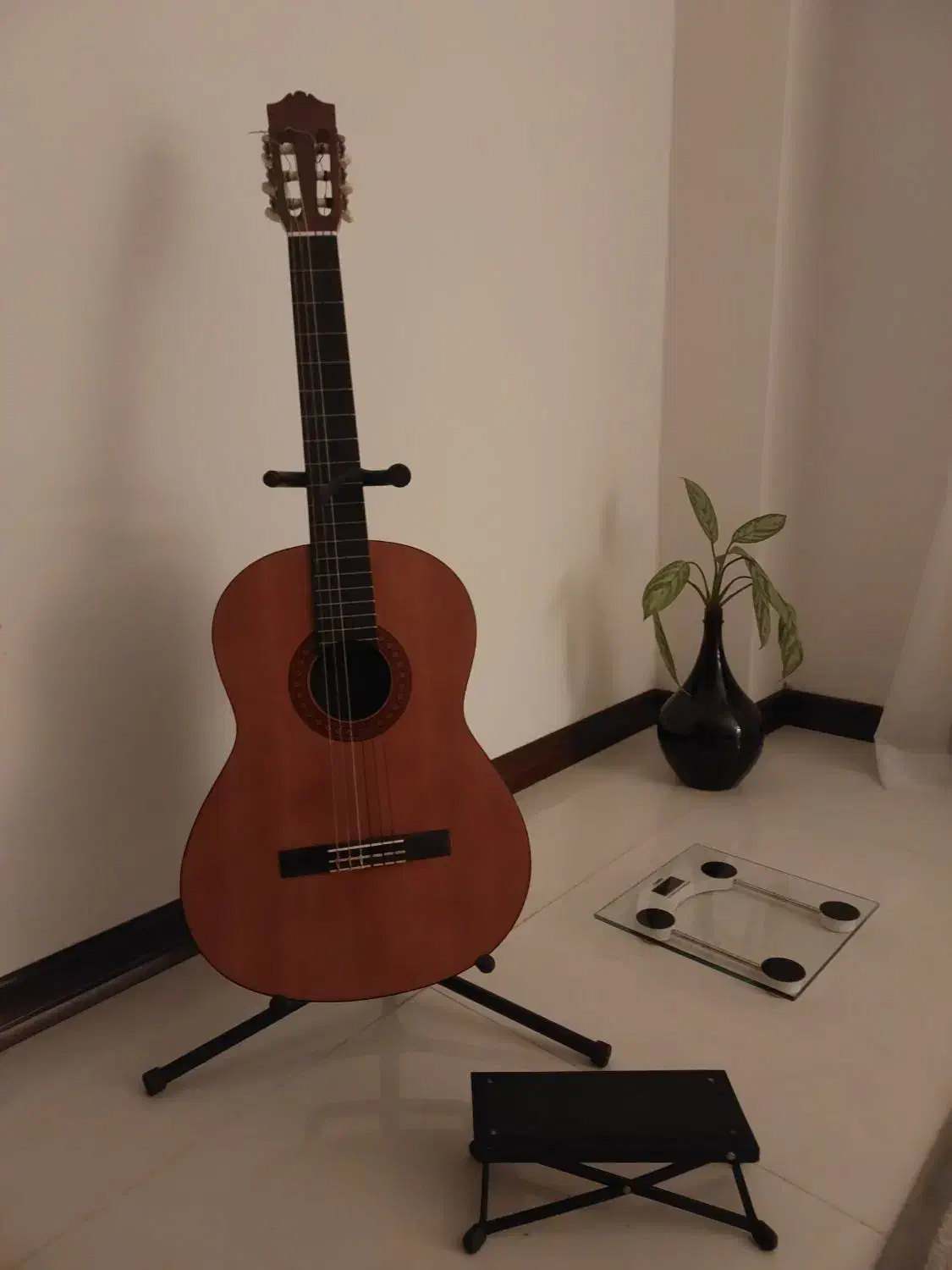 گیتار Yamahac40|گیتار، بیس، امپلیفایر|رشت, گلسار|دیوار