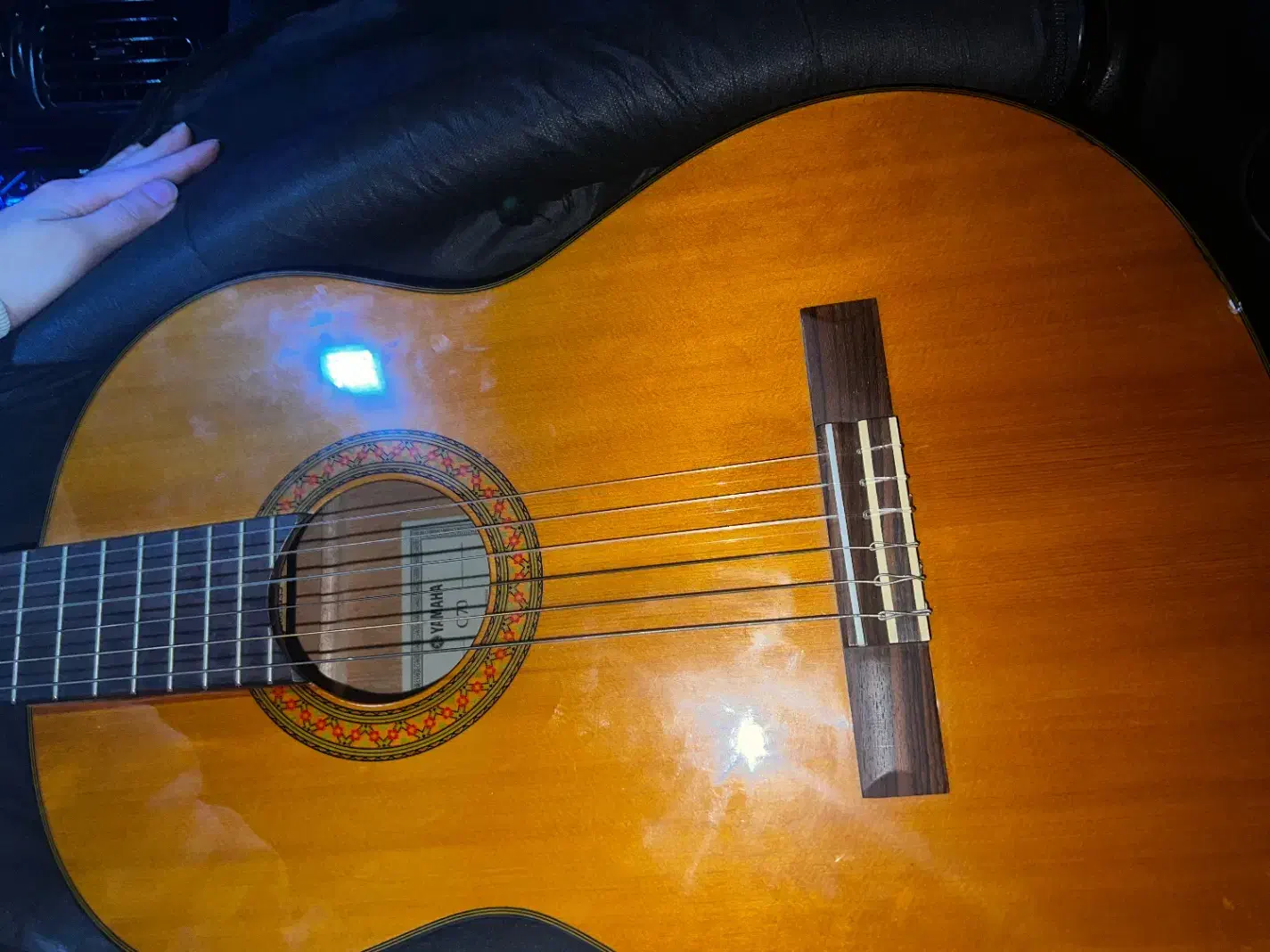 گیتار یاماها c70 کلاسیک|گیتار، بیس، امپلیفایر|آمل, |دیوار