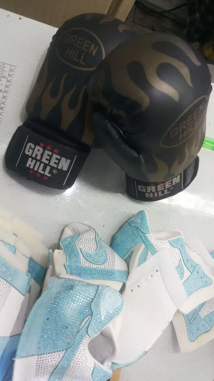 یک جفت دستکش حرفه ای بوکس و ورزشهای رزمی|تجهیزات ورزشی|تهران, امین حضور|دیوار