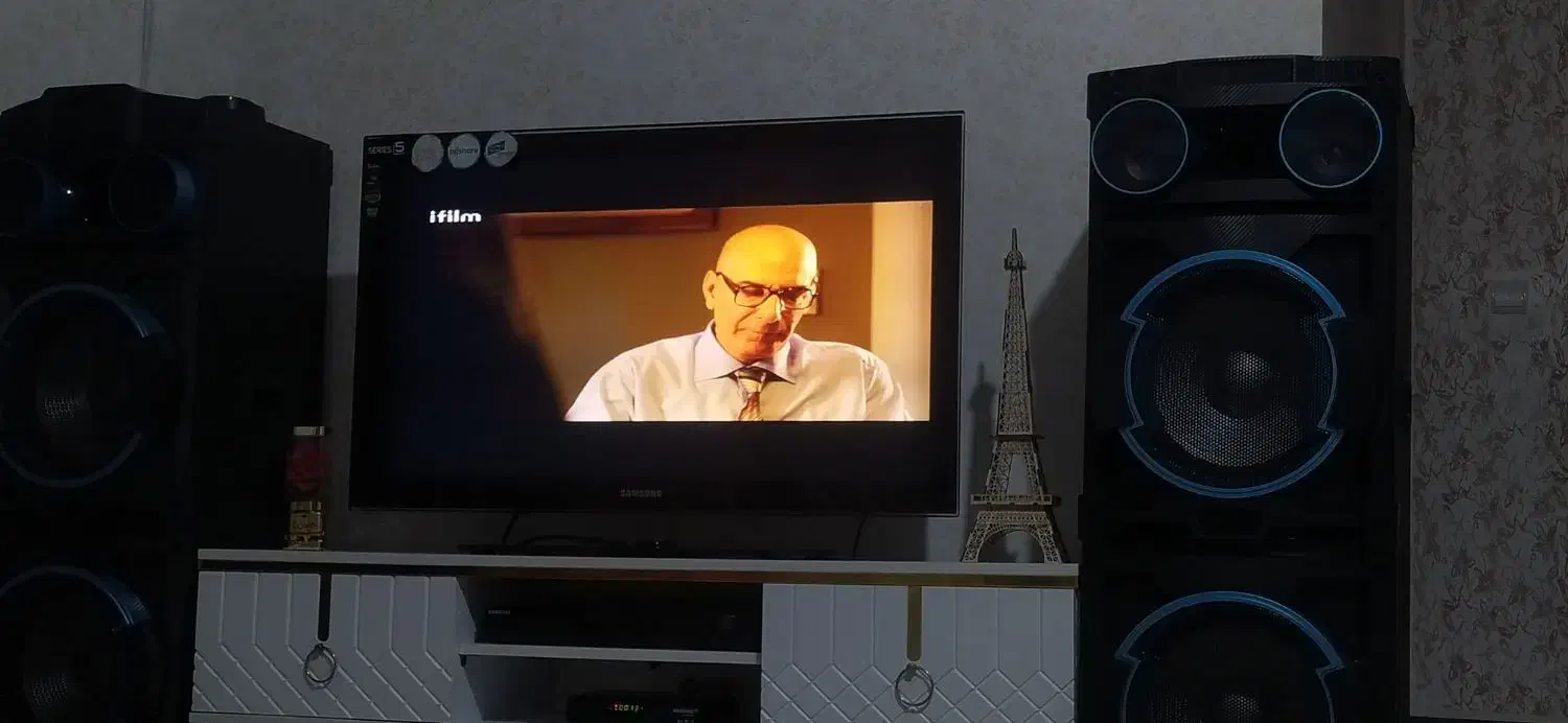 تلویزیون ۴۰ اینچ|تلویزیون و پروژکتور|محمدیه-قزوین, |دیوار