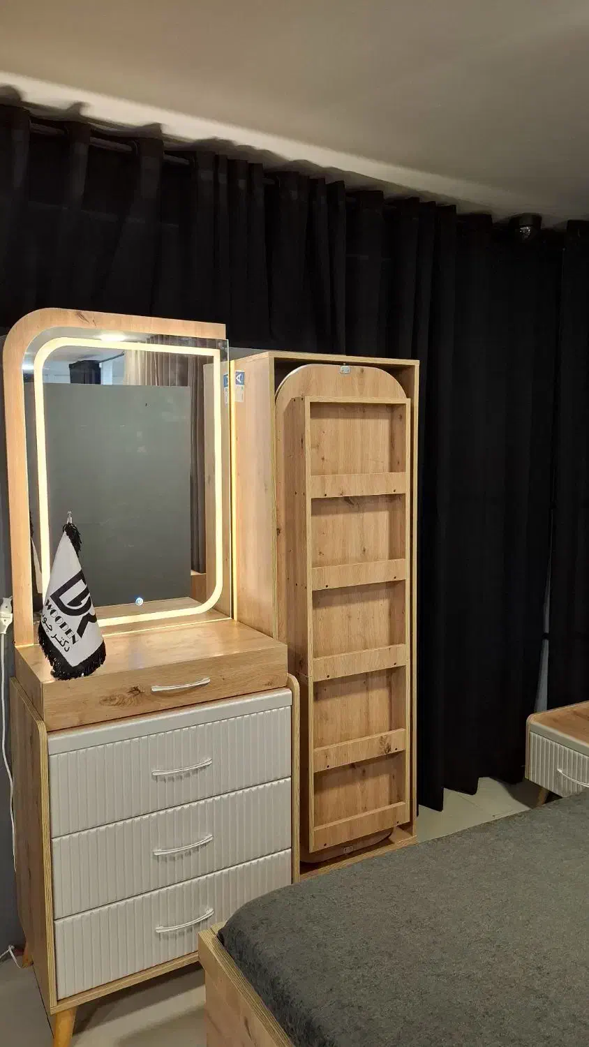 سرویس خواب /تخت و دراور آینه چرخشی/ آماده تحویل|تخت و سرویس خواب|مشهد, سناباد|دیوار