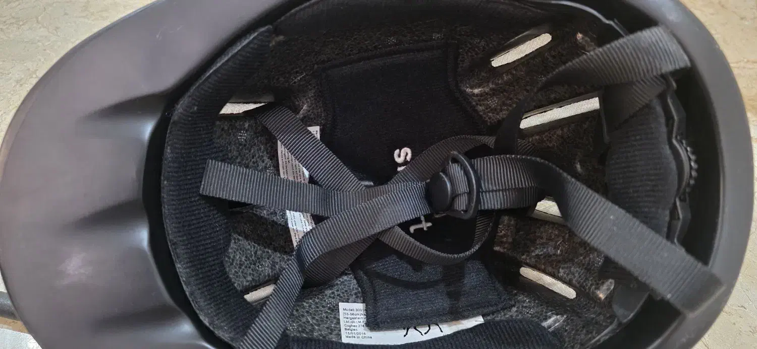 کلاه المانی وشلاق چرم کودک|اسب و تجهیزات اسب‌سواری|تهران, گلستان (شهرک راه آهن)|دیوار