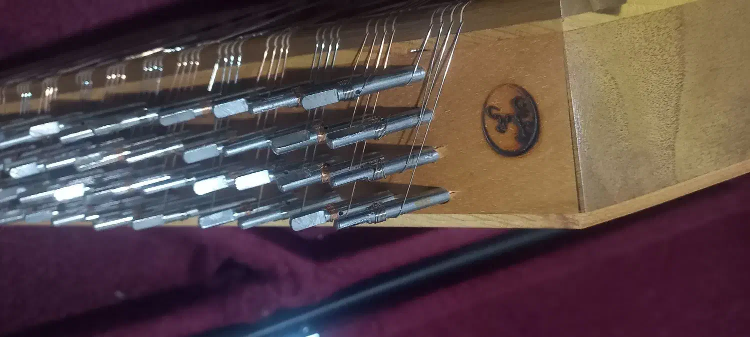 سنتور سه مهر|سازهای سنتی|خرم‌آباد, |دیوار