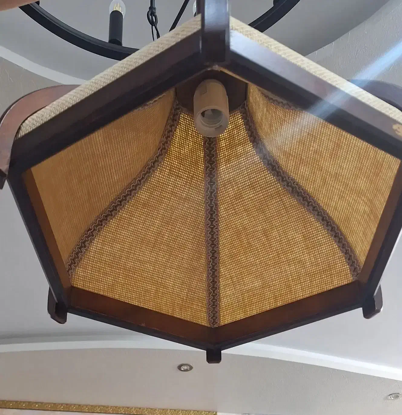 لوستر چوبی حصیری|لوستر و چراغ آویز|شاهینشهر, عطار|دیوار