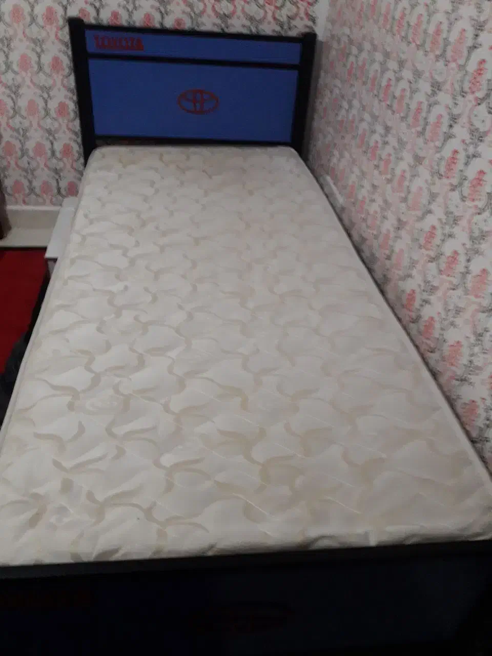 تخت خواب فلزی ۱نفزه|تخت و سرویس خواب|قم, سرحوض|دیوار