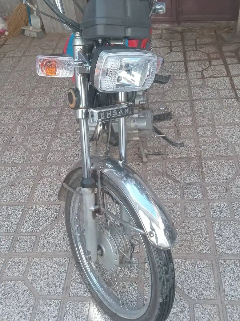 هندا احسان|موتورسیکلت|تربتحیدریه, مسجد جامع|دیوار