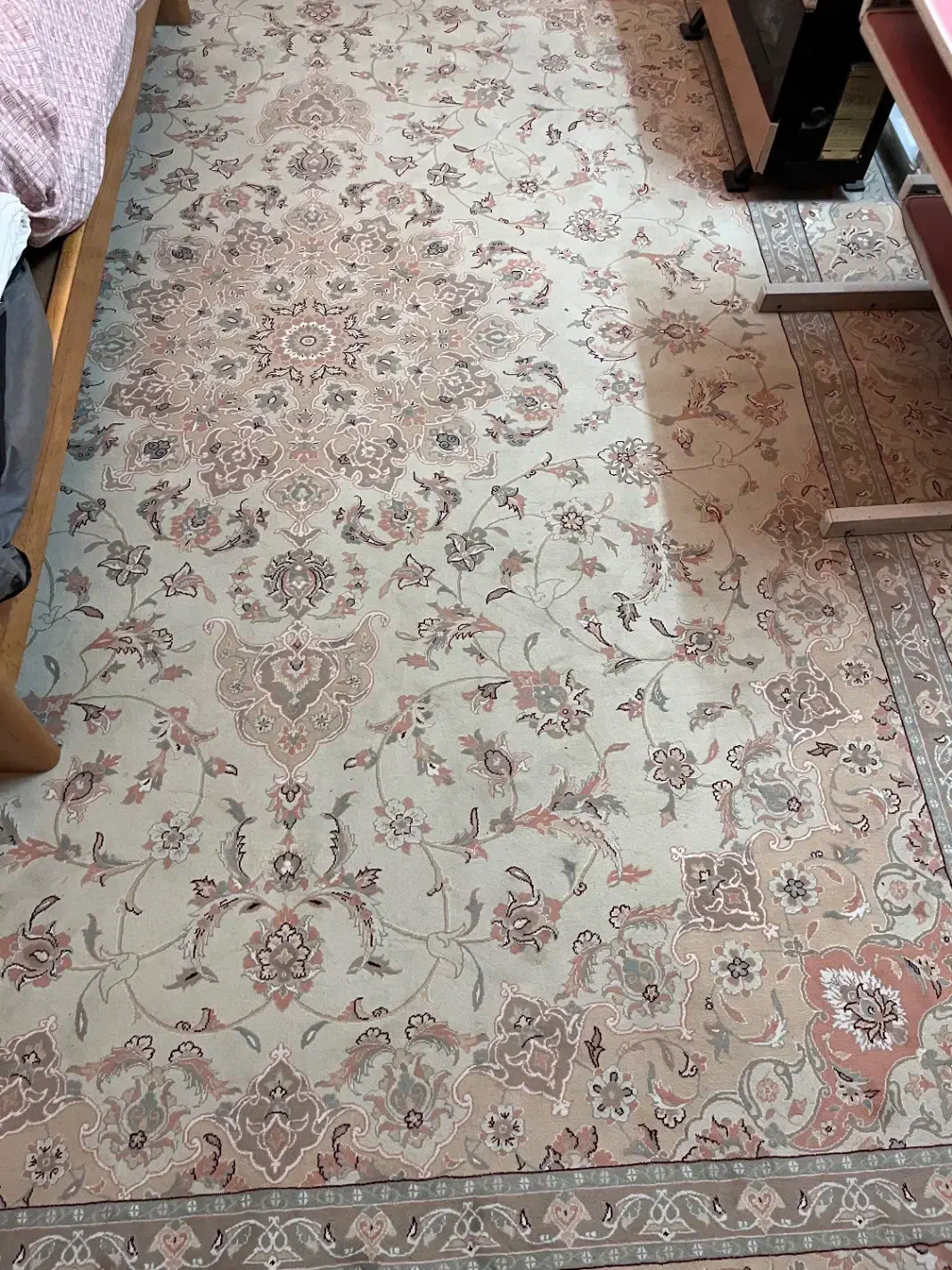 فرش طرح نائین کرم ۷۰۰شانه|فرش|اصفهان, سروستان|دیوار