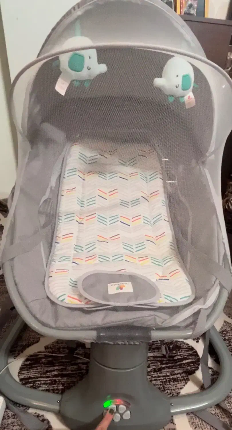 گهواره برقی|تخت و سرویس خواب|اندیشه, اندیشه فاز ۴|دیوار