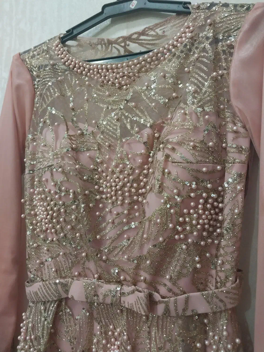 لباس مجلسی|لباس|رشت, رودبارتان|دیوار