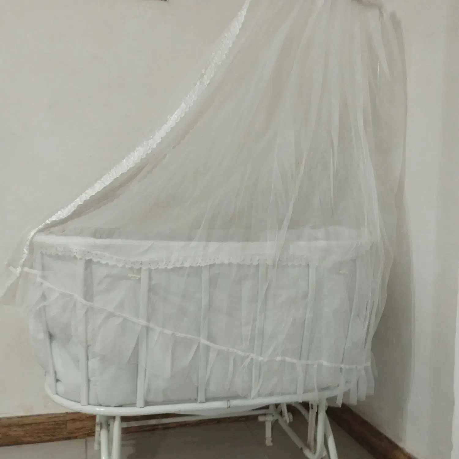 گهواره|تخت و صندلی بچه|سنگر, |دیوار