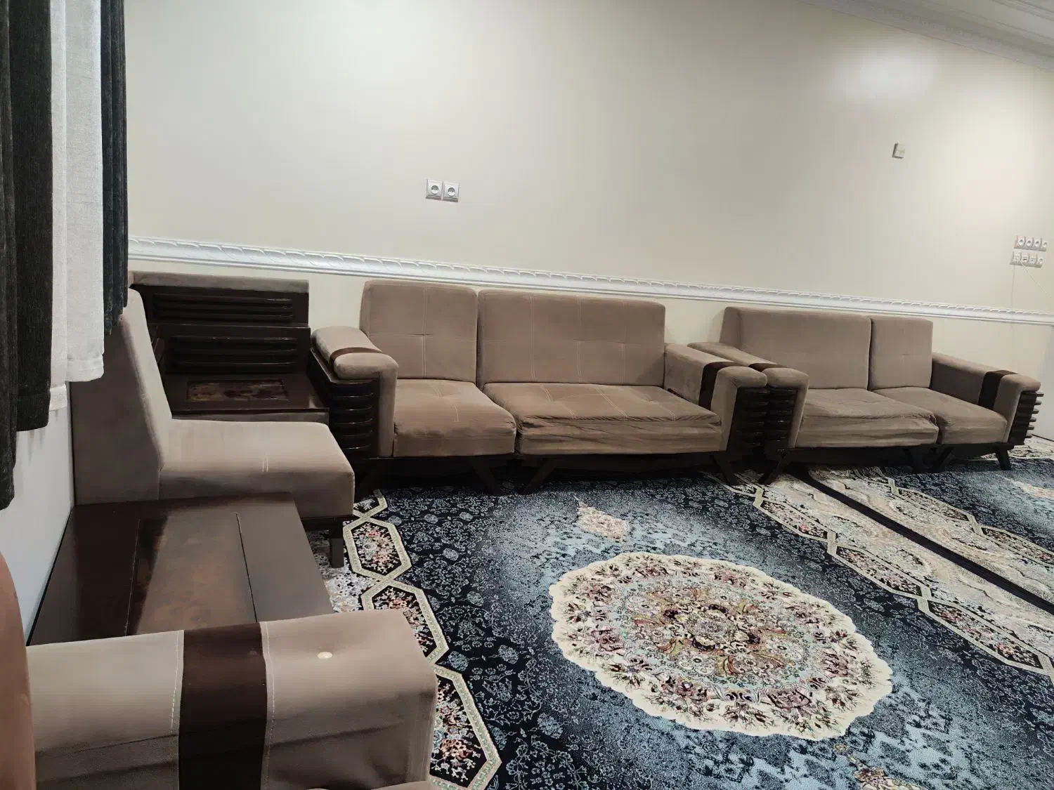 مبل 9نفره تمیز ترکیب رنگ نسکافه ای قهوه ای|مبلمان خانگی و میز عسلی|امیدیه, |دیوار