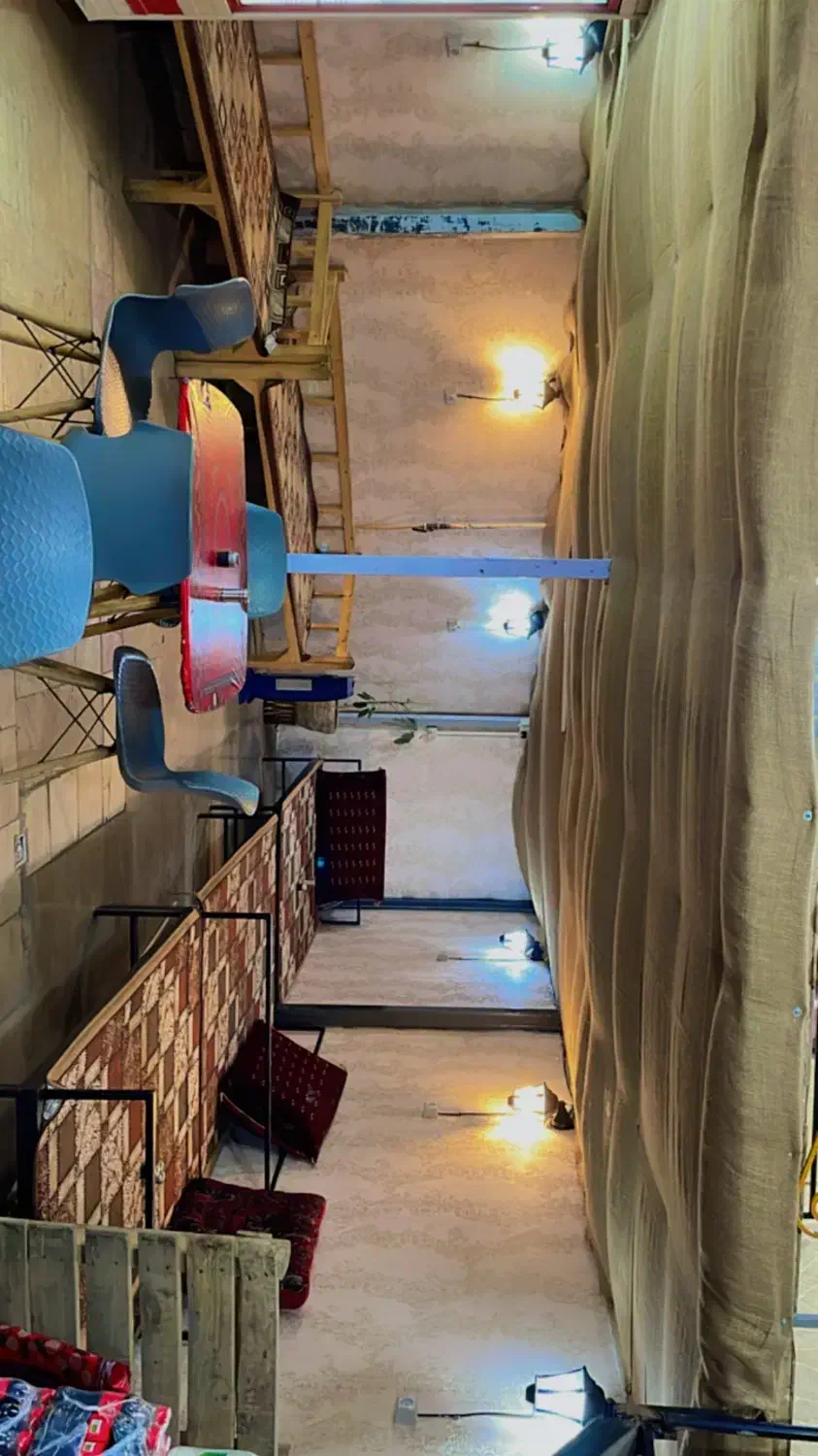 تخت آهنی و چوبی|تخت و سرویس خواب|آباده, |دیوار