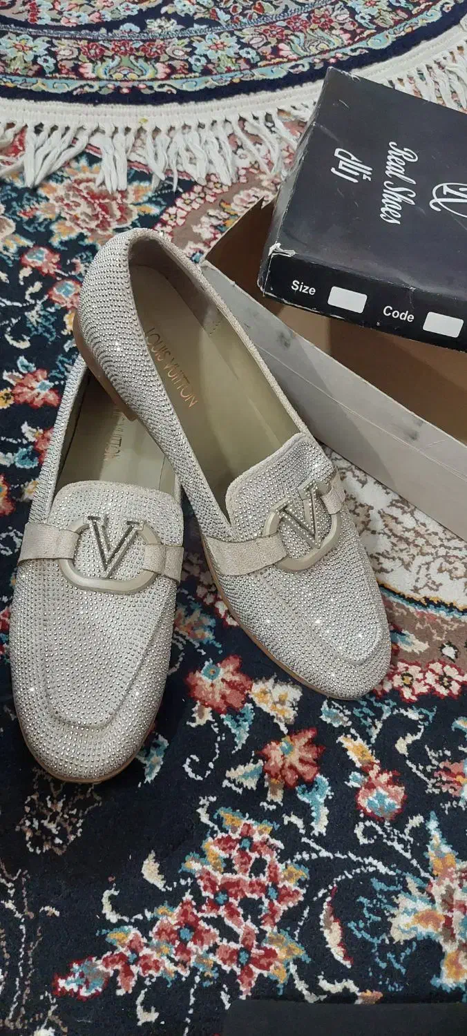 تعدادی کفش نو|کیف، کفش، کمربند|خرمآباد, |دیوار