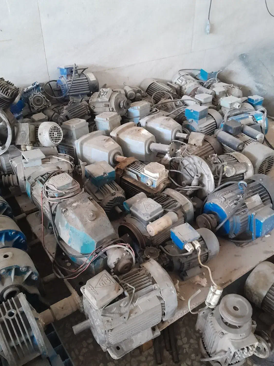 ۳۰۰عدد پالت موزاییک و۶۰ عدد دینام و گیربکس حلزونی|ابزارآلات|خمینی‌شهر, |دیوار