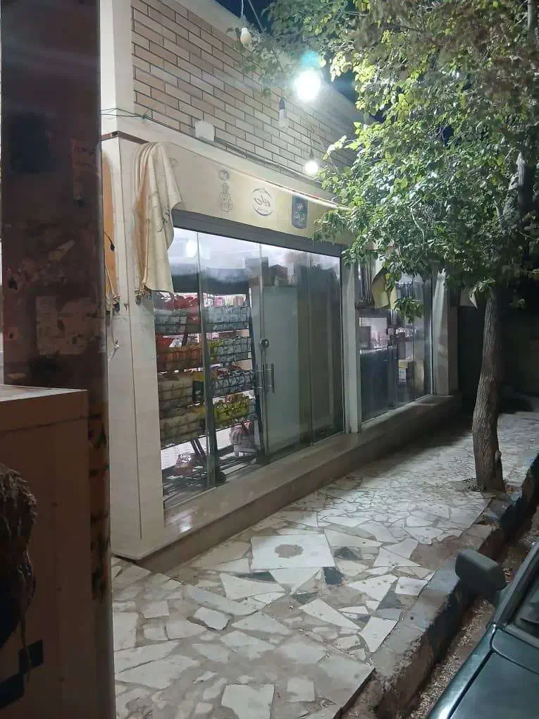 یک دهنه مغازه ۵۰ متر|اجارهٔ مغازه و غرفه|شهرضا, |دیوار