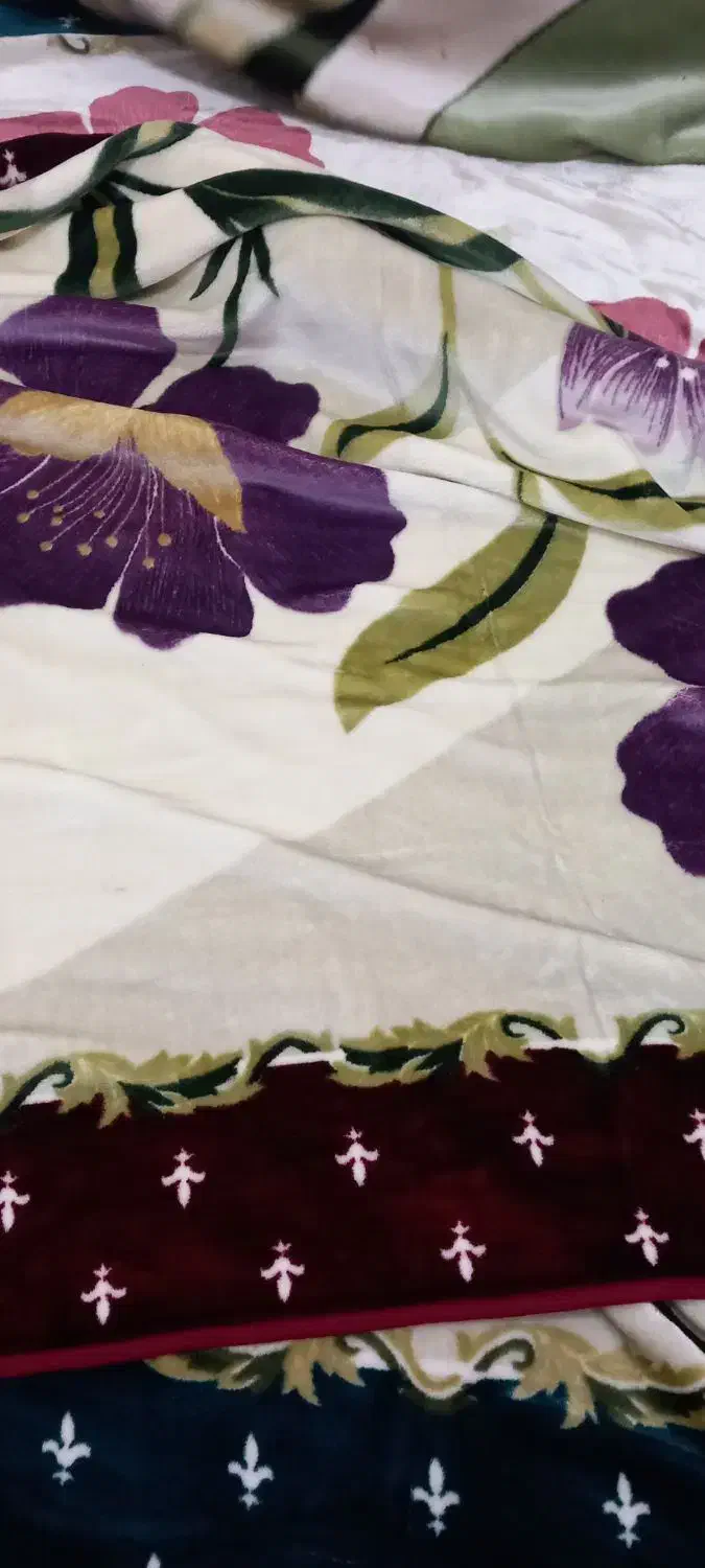 ۴ عدد پتوی دو نفره گلبافت هر عدد ۱۵۰۰۰۰۰ تومن|رختخواب، بالش، پتو|بروجرد, |دیوار